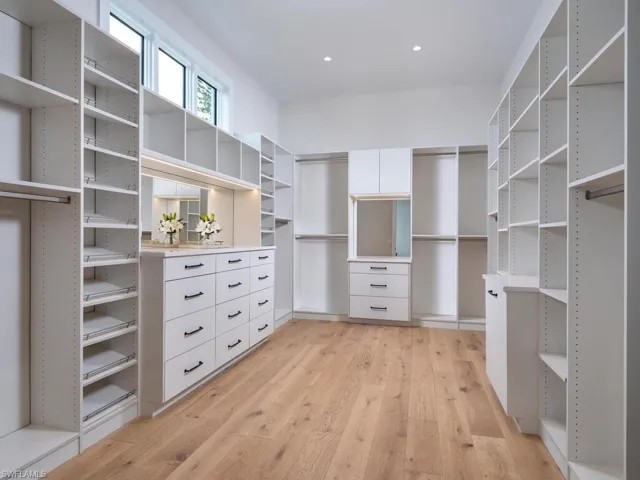 Walk in Closet 1
