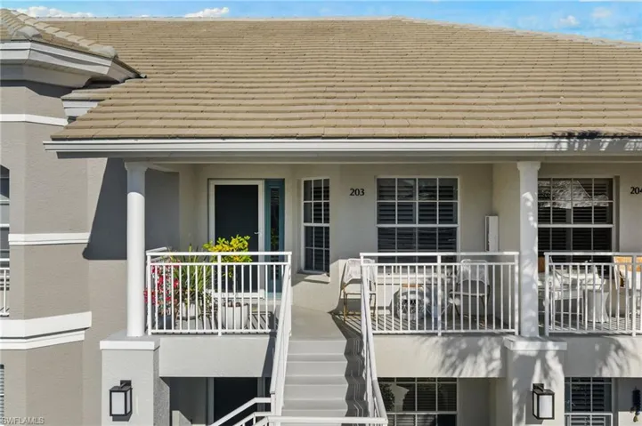 2215  Chesterbrook  CT, Naples, FL 34109