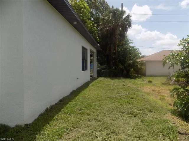 View of grassy yard