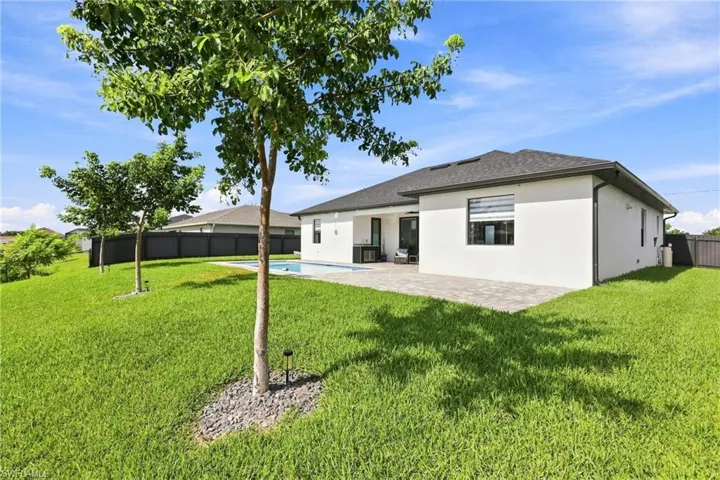 927 Ne 13th Pl, Cape Coral, Florida 33909