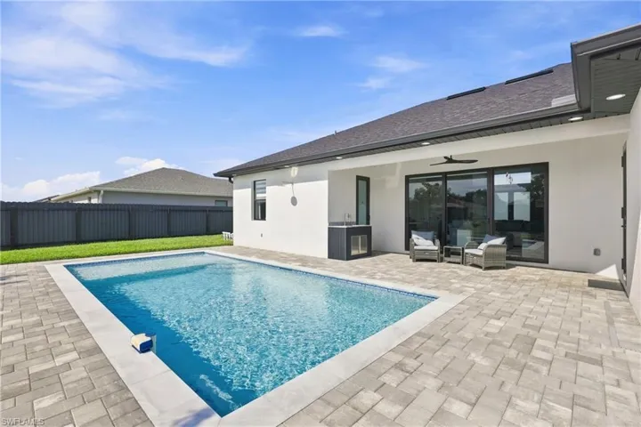 927 Ne 13th Pl, Cape Coral, Florida 33909