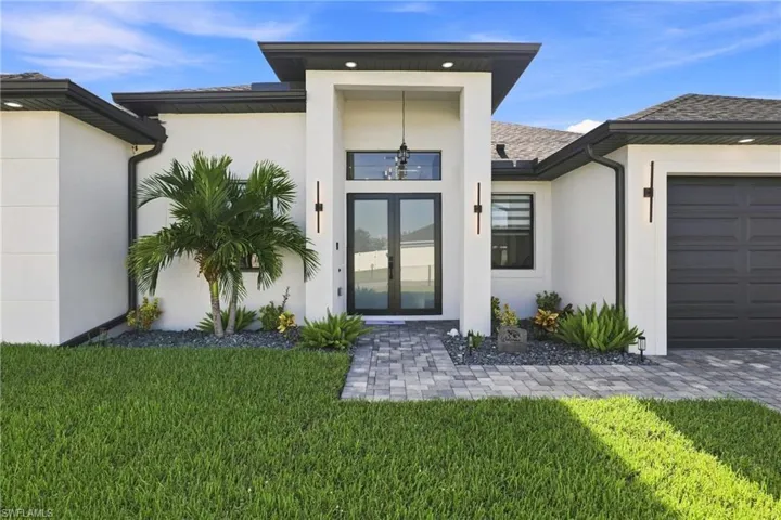 927 Ne 13th Pl, Cape Coral, Florida 33909