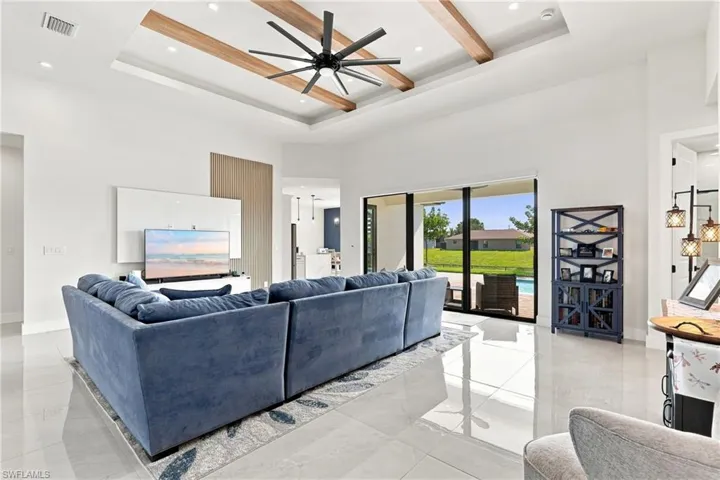 927 Ne 13th Pl, Cape Coral, Florida 33909