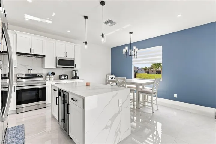927 Ne 13th Pl, Cape Coral, Florida 33909