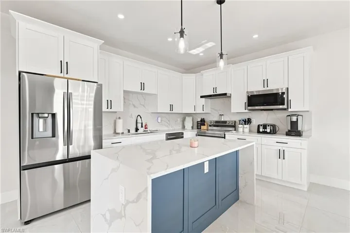 927 Ne 13th Pl, Cape Coral, Florida 33909