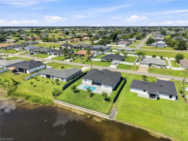 927 Ne 13th Pl, Cape Coral, Florida 33909