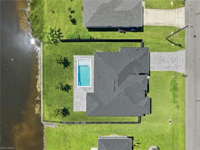 927 Ne 13th Pl, Cape Coral, Florida 33909