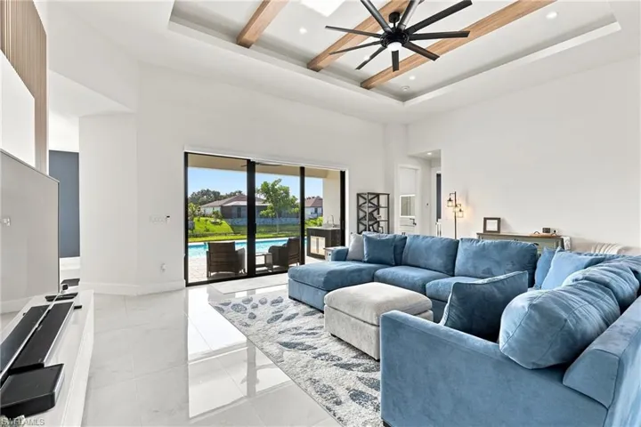 927 Ne 13th Pl, Cape Coral, Florida 33909