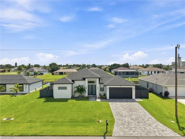 927 Ne 13th Pl, Cape Coral, Florida 33909