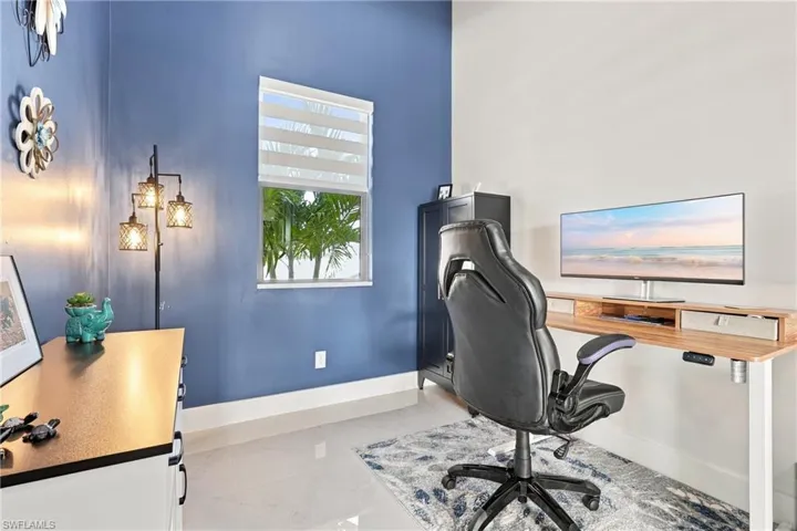 927 Ne 13th Pl, Cape Coral, Florida 33909
