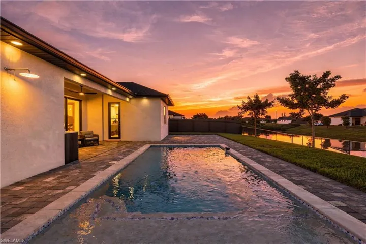 927 Ne 13th Pl, Cape Coral, Florida 33909