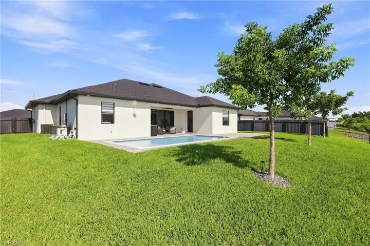 927 Ne 13th Pl, Cape Coral, Florida 33909