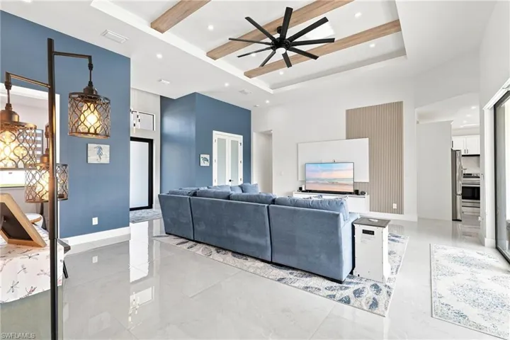 927 Ne 13th Pl, Cape Coral, Florida 33909