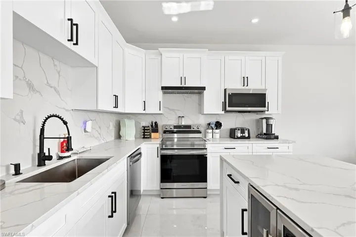 927 Ne 13th Pl, Cape Coral, Florida 33909