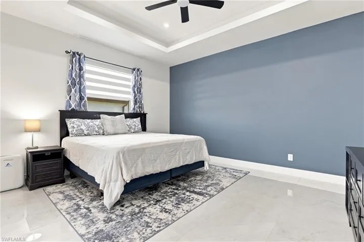 927 Ne 13th Pl, Cape Coral, Florida 33909