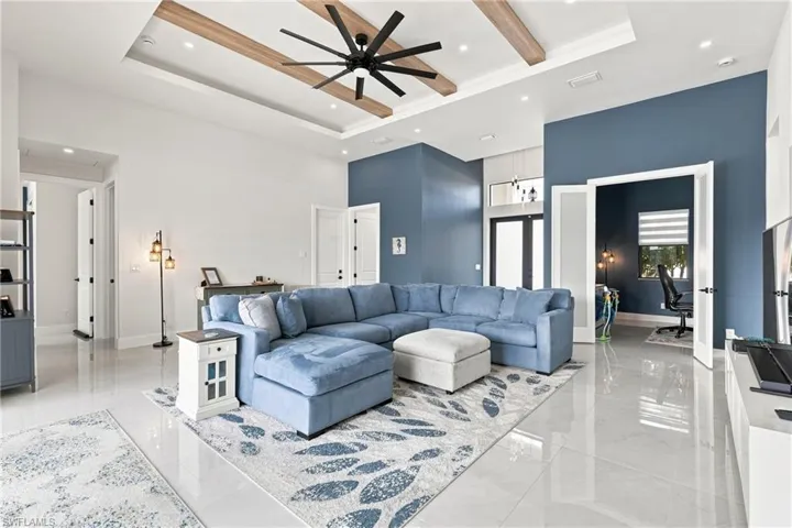 927 Ne 13th Pl, Cape Coral, Florida 33909