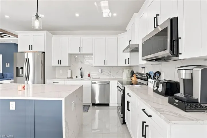 927 Ne 13th Pl, Cape Coral, Florida 33909