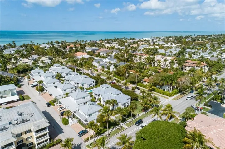600  3rd S ST, Naples, FL 34102
