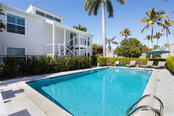 600  3rd S ST, Naples, FL 34102