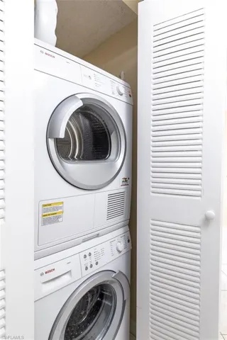 Stacked washer / dryer 2025