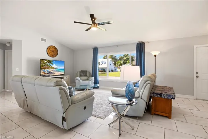 202 Se 10th Ter, Cape Coral, Florida 33990