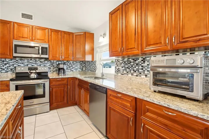 202 Se 10th Ter, Cape Coral, Florida 33990