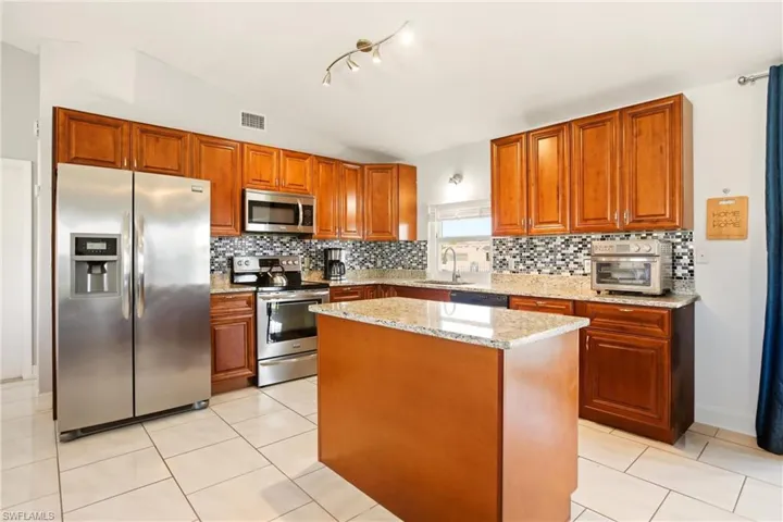 202 Se 10th Ter, Cape Coral, Florida 33990