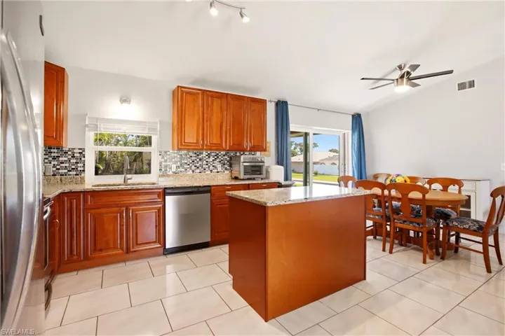 202 Se 10th Ter, Cape Coral, Florida 33990
