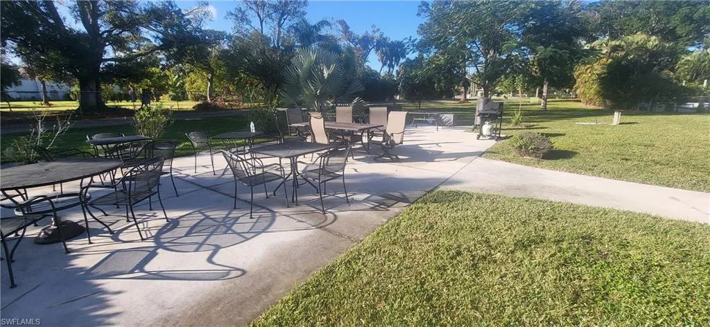 View of patio with grills to enjoy the FLorida sunshine and tasty grilled foods! yum!