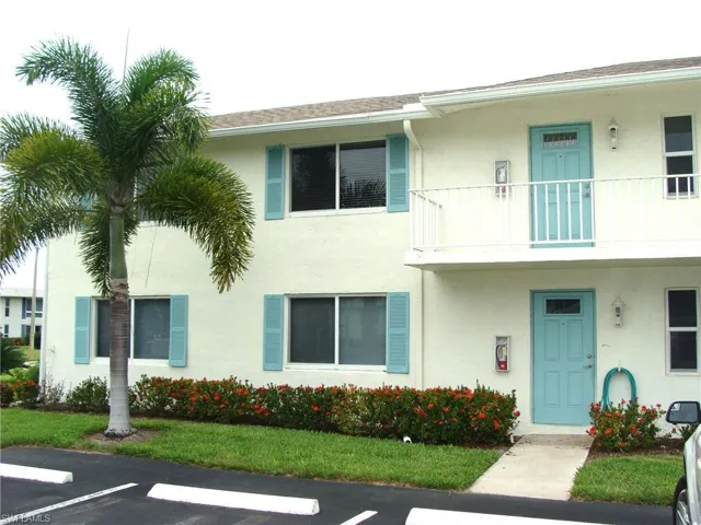 135 Quails Nest Rd 4, Naples, Florida 34112