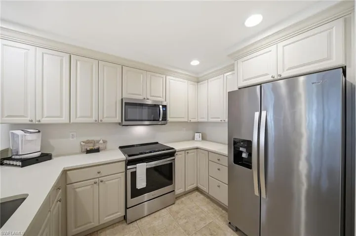 221  9th S ST, Naples, FL 34102