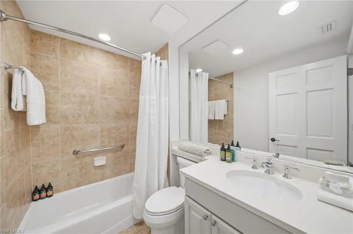 221  9th S ST, Naples, FL 34102