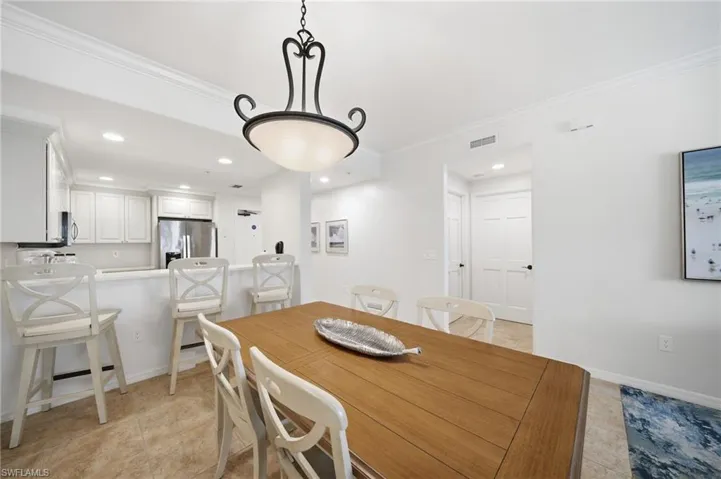 221  9th S ST, Naples, FL 34102