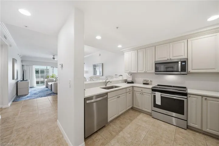 221  9th S ST, Naples, FL 34102