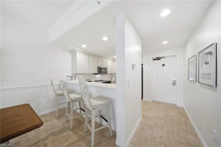 221  9th S ST, Naples, FL 34102