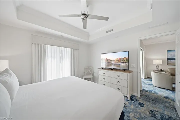 221  9th S ST, Naples, FL 34102