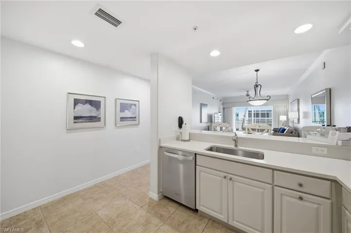 221  9th S ST, Naples, FL 34102