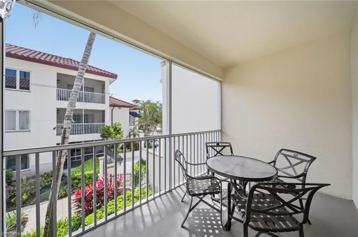 221  9th S ST, Naples, FL 34102