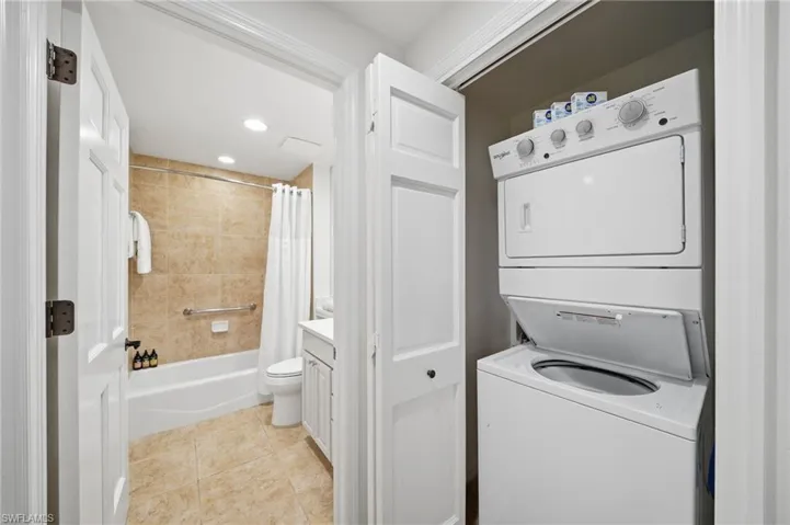 221  9th S ST, Naples, FL 34102