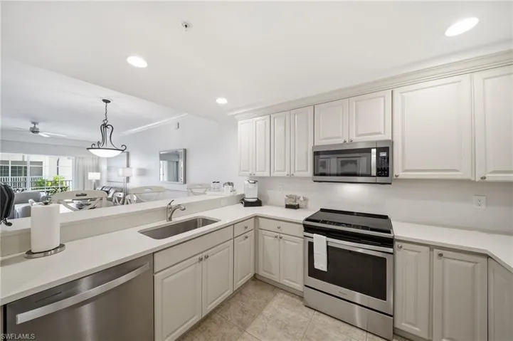 221  9th S ST, Naples, FL 34102
