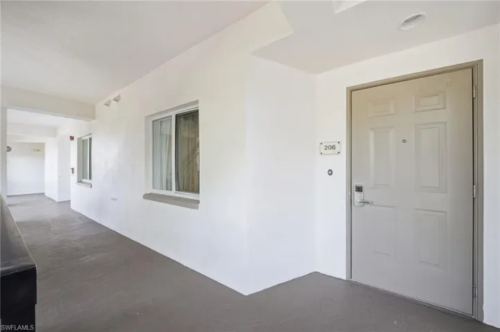 221  9th S ST, Naples, FL 34102