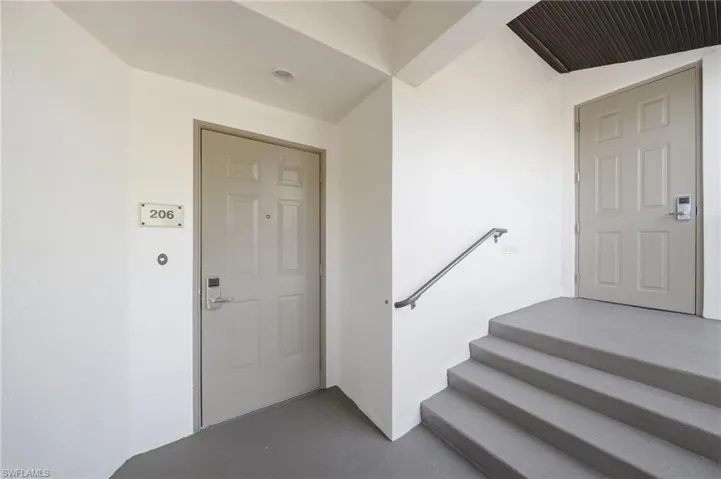 221  9th S ST, Naples, FL 34102