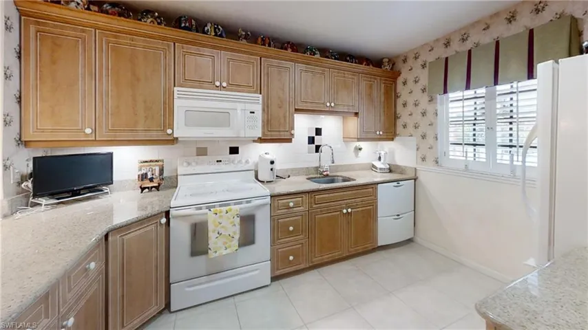 1527 Edgewater Cir, Fort Myers, Florida 33919
