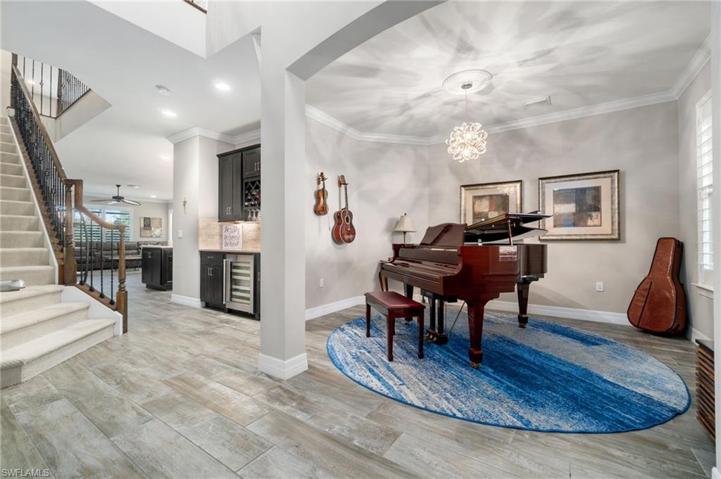 Entry & flex space