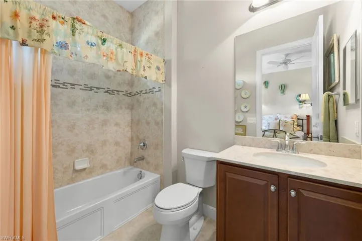 Guest ensuite attached to Guest Bedroom 2