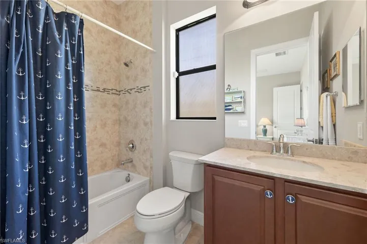 Guest ensuite attached to Guest Bedroom 1
