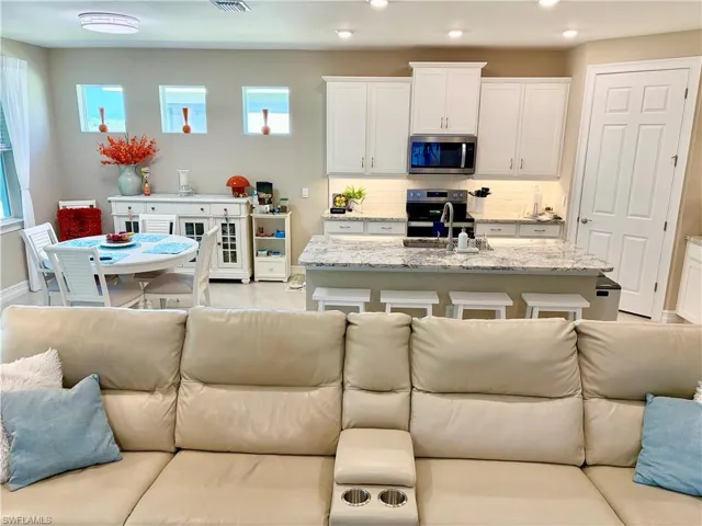 394 Spring Hill Lake Loop, Cape Coral, Florida 33993