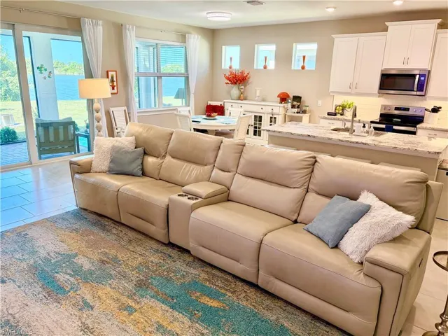 394 Spring Hill Lake Loop, Cape Coral, Florida 33993