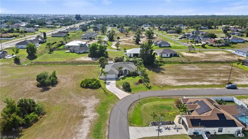 Bird's eye view with a residential view