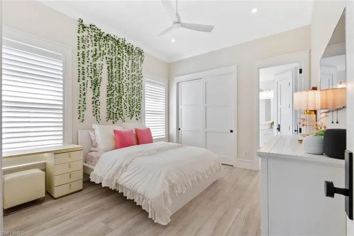 Bedroom featuring light wood-style floors, ornamental molding, a closet, ceiling fan, and recessed lighting